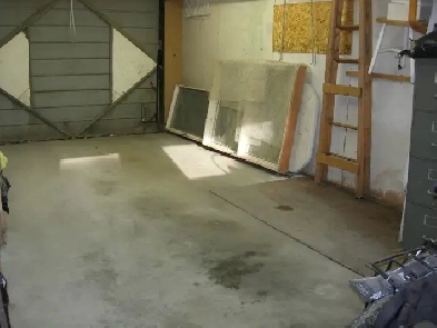 Space for parking or storage in single garage in Sunnyside NW image