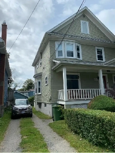 Rental Sublet  1 bedroom plus den May 1st  Aug 31st image