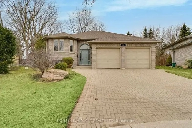 Stunning 2 2 Bedroom Detached Home With Finish Bsmt In Brantford image