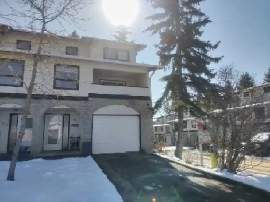 Townhouse condo for sale in NW Calgary image