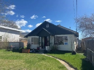 3 bedrooms 2 bathrooms  basement backyard image