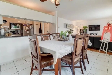 MAGNIFIQUE CONDO SITU PRS DE TOUS LES SERVICES image