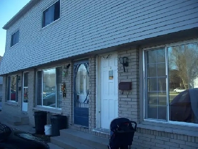 Large 2 Bedroom Townhouse on Lyndoch St Corunna image