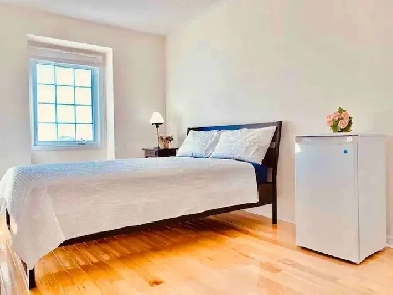 Room for rent avail on June 1 Eglinton  Kennedy Mississauga image