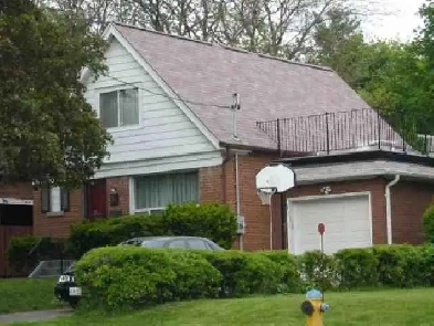 Detached House Basement 3Bed  1 Bath Scarborough Rent 2000 image