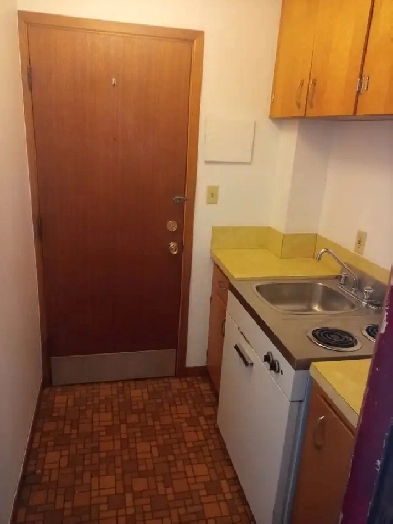 Small Bed SittingBachelor Apt Water Heat  Power Included image