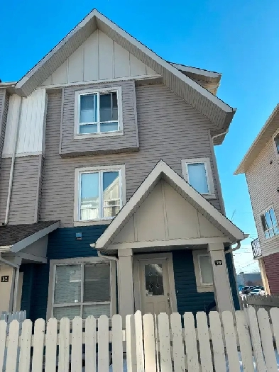 Full 3 story house for rent image
