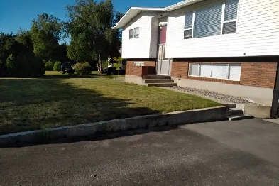 Kelowna Lower Mission 4 bed 25 bath family home image