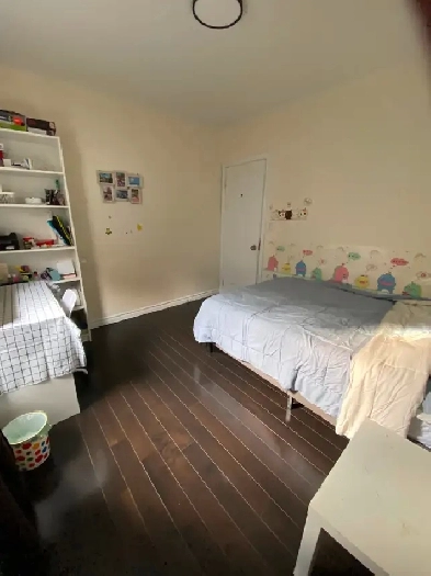 Cozy room in eastyork available from May 13thsinglecouple image