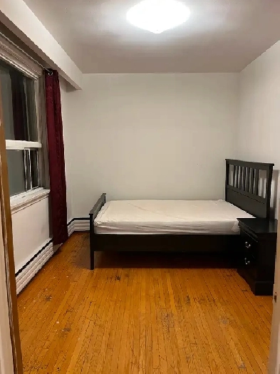 900 Nice room for rent in Toronto Midtown image
