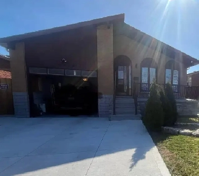3 bedroom house for rent in Malton Mississauga image
