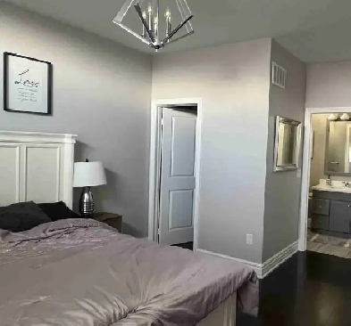 ROOM RENT  East Gwillimbury Lovely Neighborhood image
