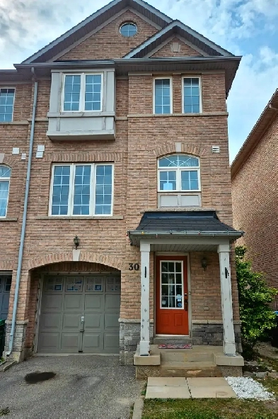 Newly renovated Townhouse in Brampton with 3 Bedrooms image