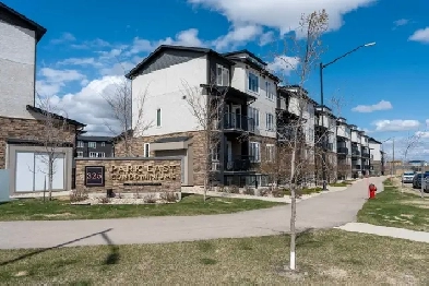 Rarely Available 3 Bed 3 Bath Townhouse in Bridgwater Centre image