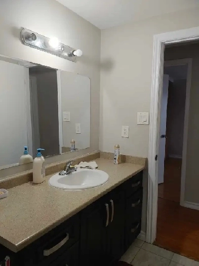 room for rent image