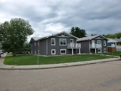 Gorgeous 2 bdrm 1 bath apartment available June 1st image
