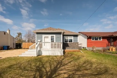 FOR SALE Stylish 2bed home on a 50x119 lot image