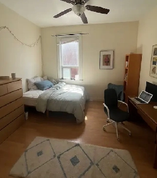 Room for rent 860month Next to Lansdowne Station image