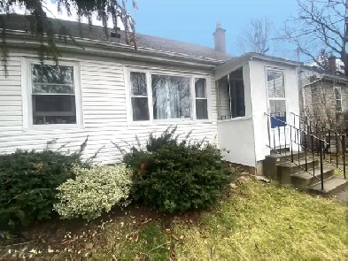 Hamilton 5 1 Bdrms upper Unit Near McMaster University For Rent image