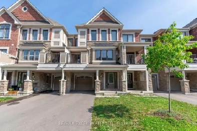 FOR RENT Leslie St and Elgin Mills Rd 3BD 3BTHRM 3 PRK Townhouse image