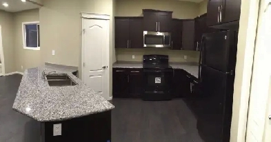 Beautiful House to Call Home in South East Edmonton Walker image
