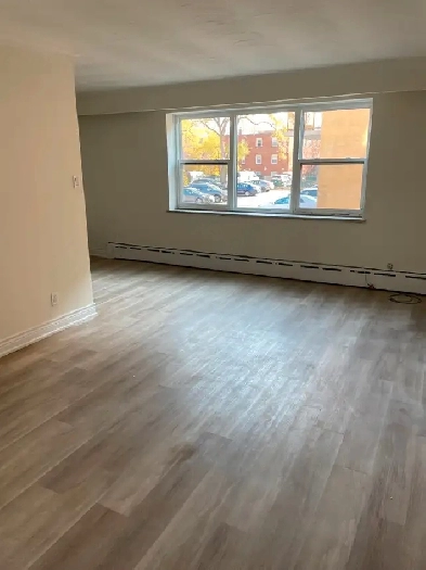 Spacious Bright Luxury 1 Bedroom Apartment  Central Location image