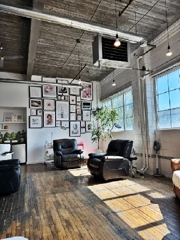 Station Available for Lash Tech in Busy LaserSkin Studio image