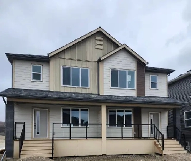 Stunning BrandNew 3Bedroom Home with Bonus Room in Wolf willow image