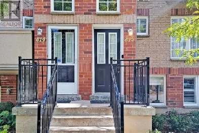 Pickering 3 bdrm Townhouse Condo 24 hr Security guard Elevator image