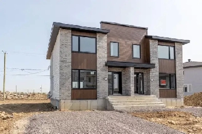 New Semidetached Town House 5 Bedrooms 3 Bathrooms Basement image
