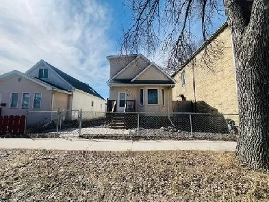 Price Reduced on this Beautiful 5BR Home  708 Aberdeen Avenue image