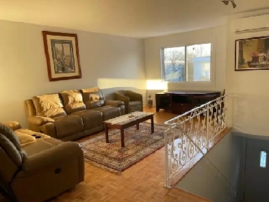 Maison 3 Chambres Meuble  Laval  Disponible 1er Juillet image