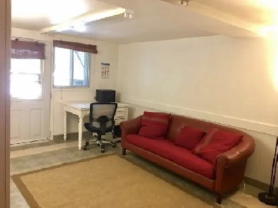 Grande chambre meuble dispo maintenant ou  partir du 1er juin image