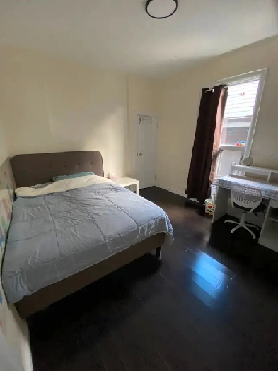 Cozy room in eastyork available from June 1st950month image