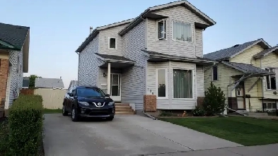 Big Beautiful Calgary Home 549K image
