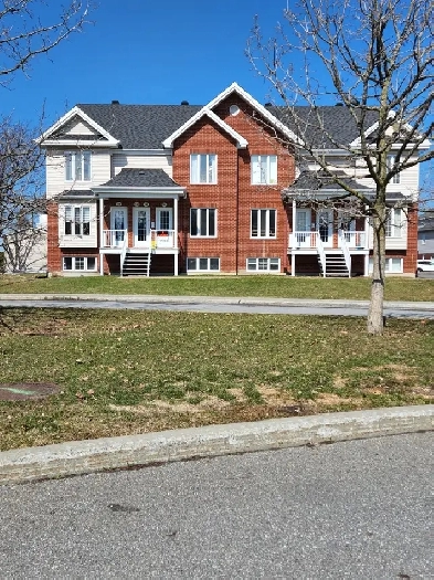 Trs beau logement style condo sur 2 tages Beloeil image