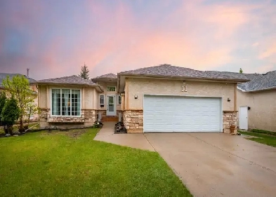 WellMaintained 1594sqft 4bdrm Bungalow in River Grove image