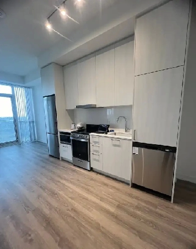 Rent 2 bdr2 wsrm in Vaughan at subway station image