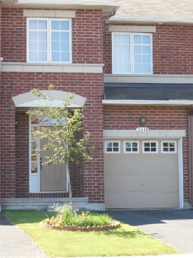 Kanata Lakes A beautiful 3 Bedroom Townhouse for rent image