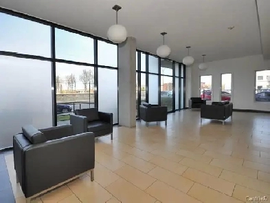 Corner unit 3 bedroom condo Metro Namur Indoor Parking Air C image