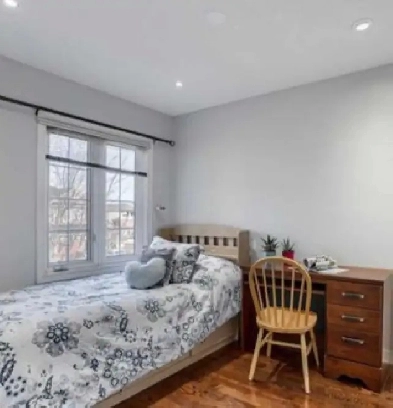 single room available in mississauga Churchill meadows image
