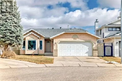 Rare Bungalow 1600  sq ft on Pie Shape Lot with 50K  upgrades image