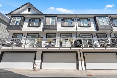 Hot Listing Modern 3 Bed  3 Bath Townhome in South Surrey image