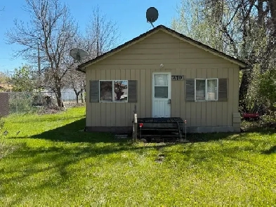 Winnipeg Beach 2 Br 1 bath 50 lot ONLY 89900 image