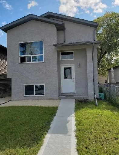 3 Bedrooms House for rent Near Red River college image