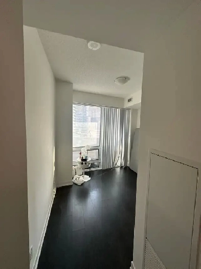 Luxury Downtown Toronto Room with Private Ensuite Washroom image