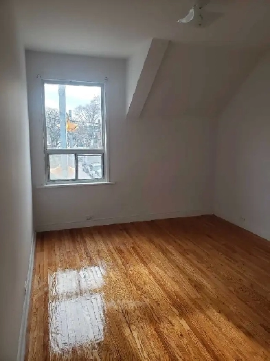 spacious 2 bedroom available to rent in the junction area image