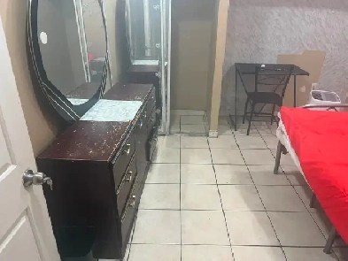 BASEMENT PRIVATE ROOM FOR RENT FEMALE ONLY image