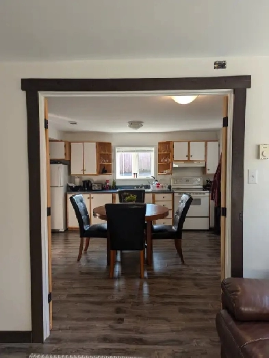 Bright 2 Bedroom Apartment for Rent image