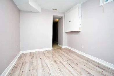 Large and Spacious 2Bedroom Basement  BramaleaSandalwood image